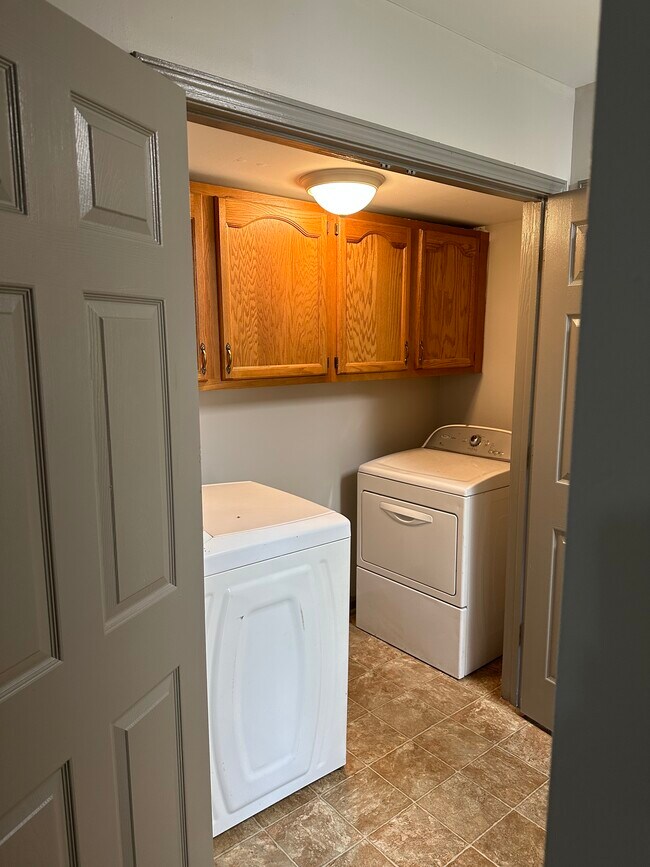 Building Photo - 905 W Jackson St