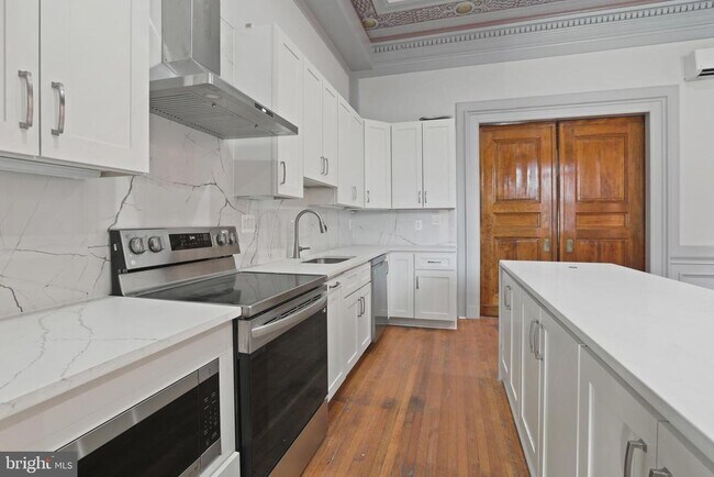 Building Photo - 812 Park Ave