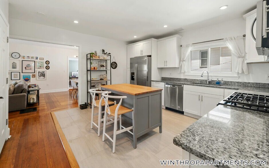 Building Photo - 62 Park Ave