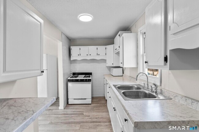 Building Photo - 426 Poplar St