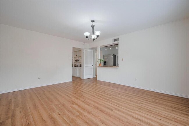 Building Photo - 13040 Trail Hollow Dr