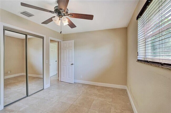 Building Photo - 5550 SW 130th Ave