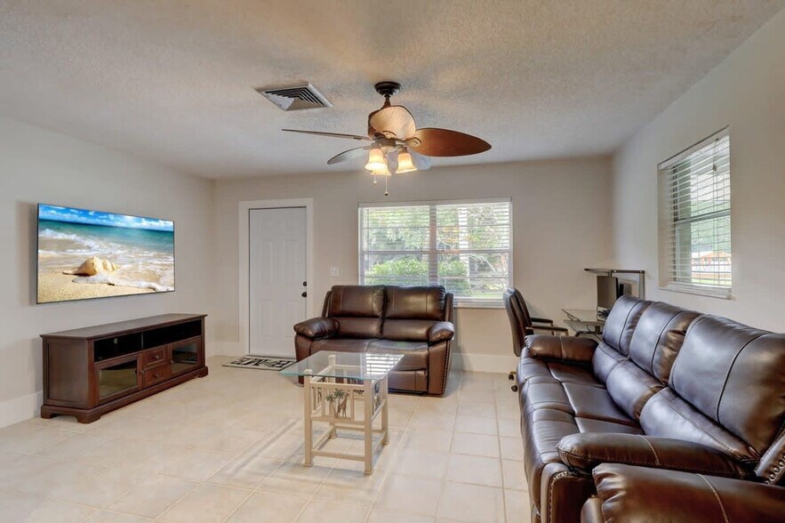 Building Photo - 10325 Tarrah Ln