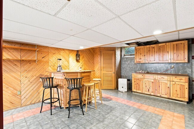 Building Photo - 15 Beech Ln