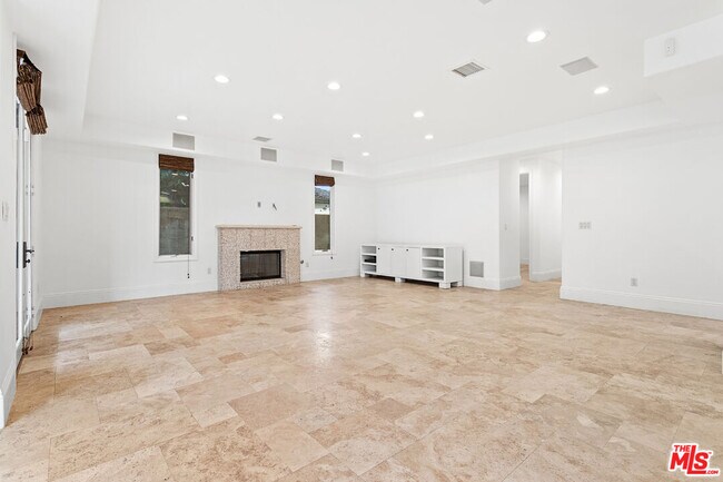 Building Photo - 4510 Tyrone Ave