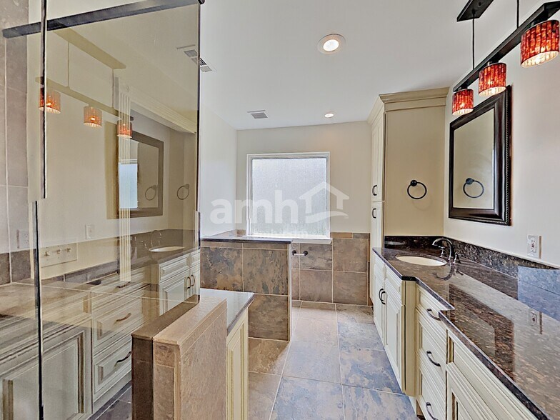 Building Photo - 2117 Ponty Pool Dr
