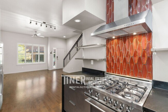Building Photo - Fabulous Midtown Brownstone