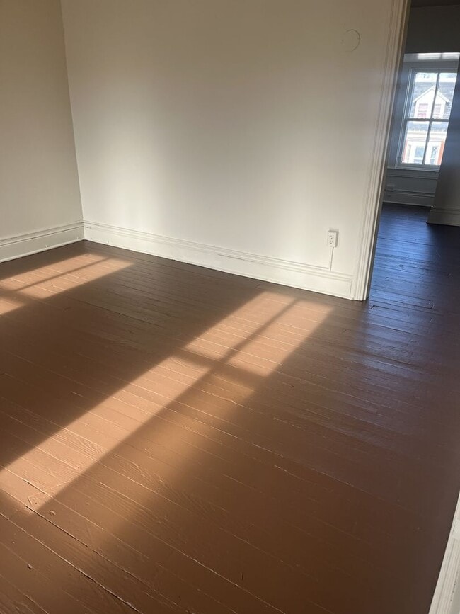 Building Photo - 272 W Cottage Pl