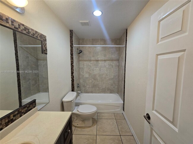 Building Photo - 3906 SW 48th Ave