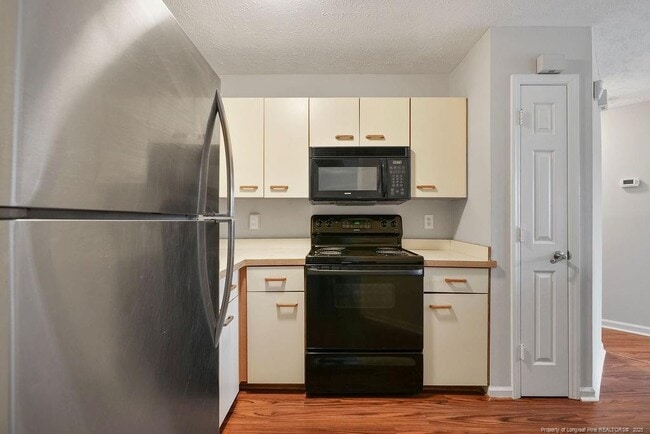 Building Photo - 6804 Willowbrook Dr