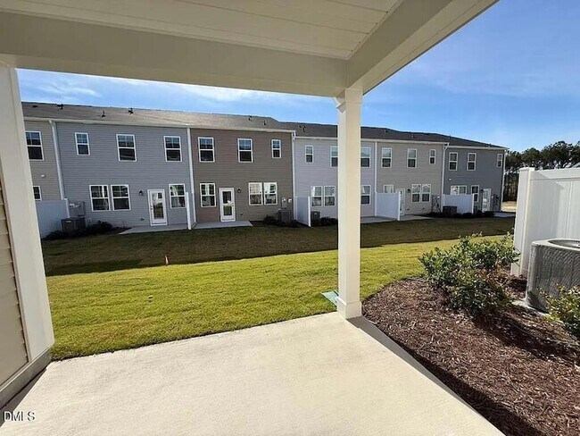 Building Photo - 205 Lily Patch Ln