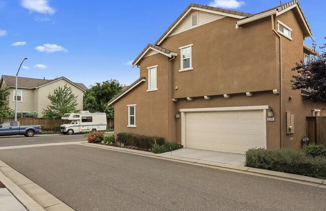 Building Photo - 2249 Novi Dr