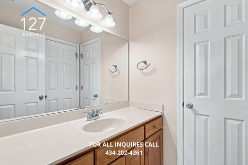 Building Photo - Comfortable & Stunning 4-Bedroom House in Prime Forest Location!