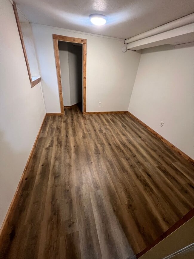 Building Photo - 20 W Melgaard Rd