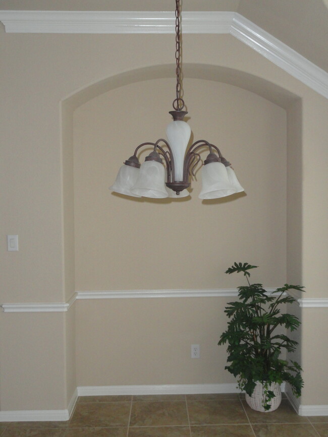 Building Photo - 10024 Lisi Anne Dr