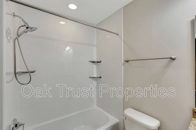 Building Photo - 504 Truman Dr