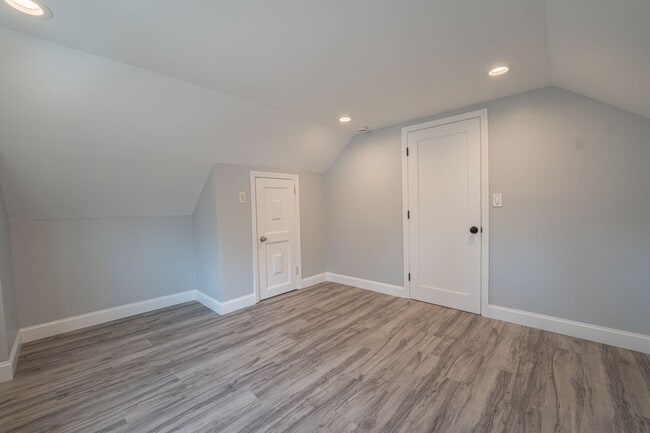 Building Photo - 12 Union Ave