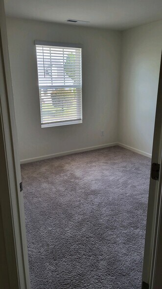 Guest Room 1 - 3405 Walker Dr