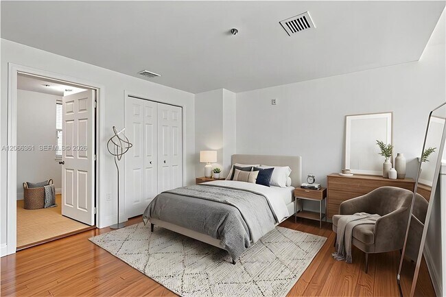 Building Photo - 6362 Collins Ave