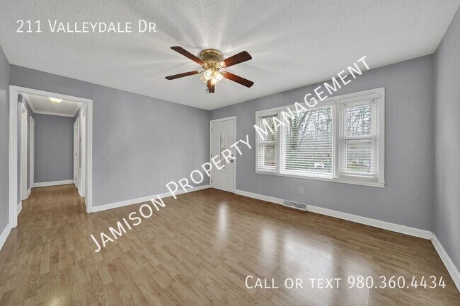 Building Photo - 211 Valleydale Dr