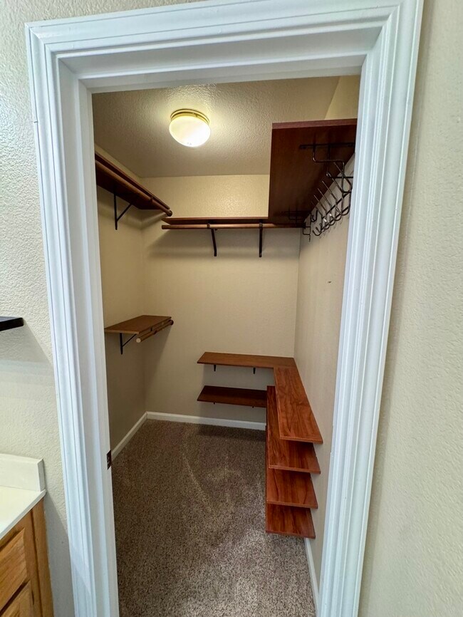 Building Photo - Beautiful 3 Bed / 2 Bath Home with 2-Car Garage in Roseville
