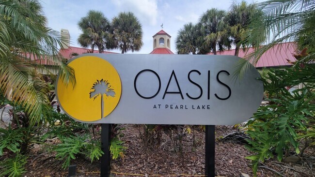 Building Photo - Gated, Updated 2 bedroom, 1 bath Condo in ...