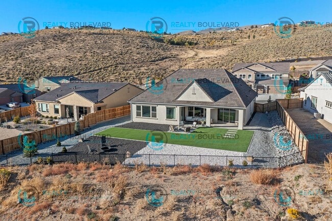 Building Photo - Stylish 3-Bedroom Sanctuary with Sophistic...