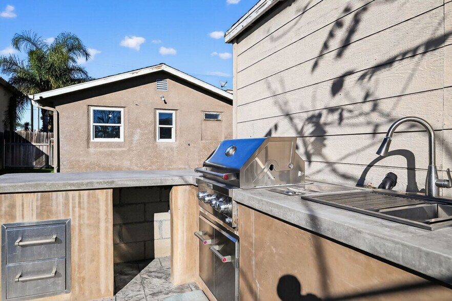 Building Photo - 4124 C St