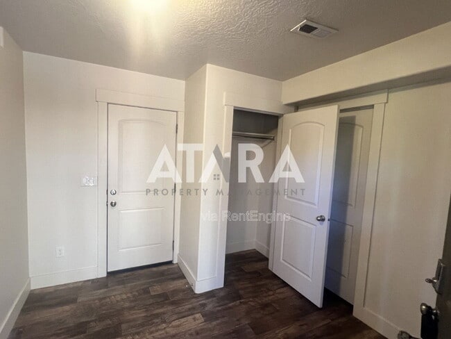 Building Photo - 713 Kirkbride Ave