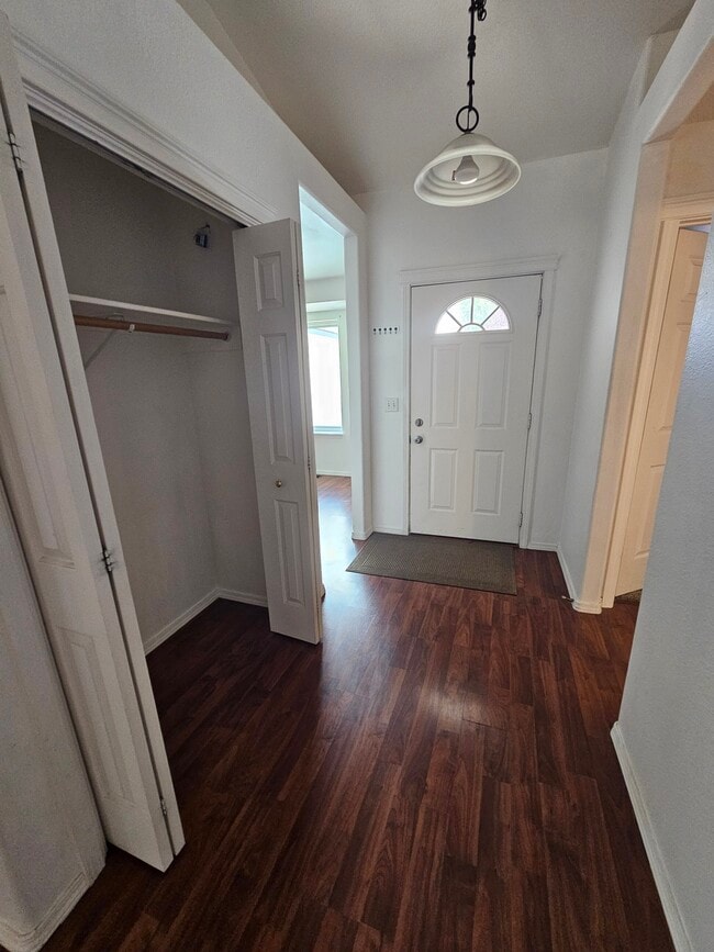 Building Photo - 1420 Chelsey Cir