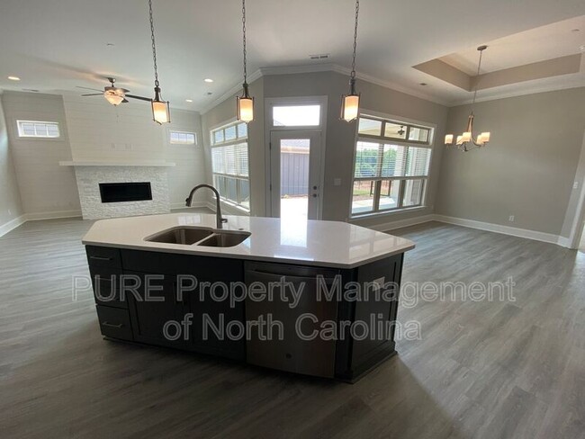 Building Photo - 9049 Treetop Wy NW