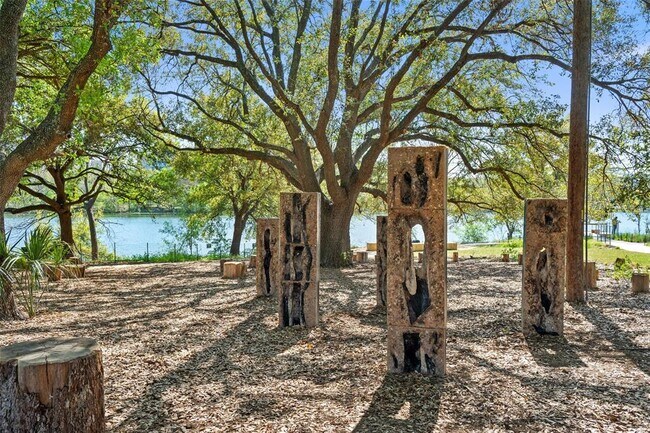 Building Photo - 2713 Halcyon Dr