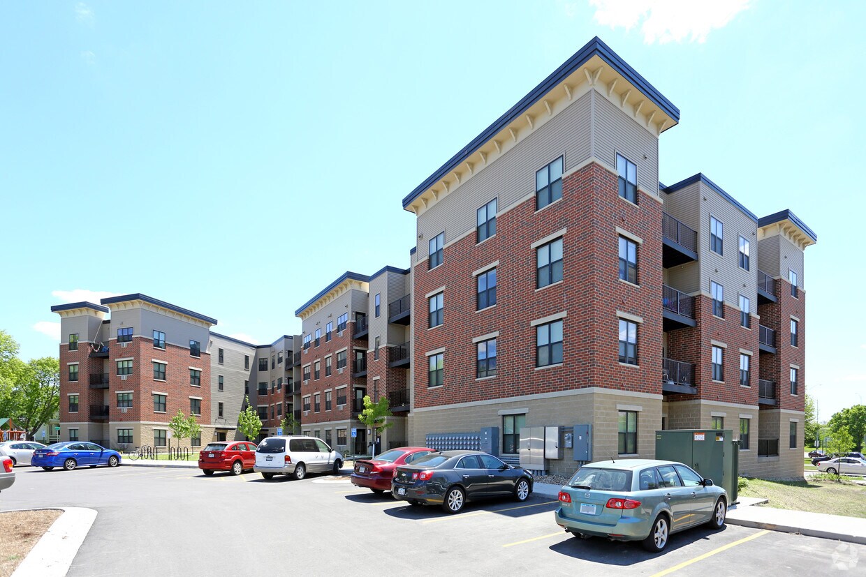 Kingston Village Apartments Cedar Rapids Ia Apartment Finder