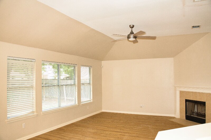 Building Photo - 1507 Hollyhock Ct