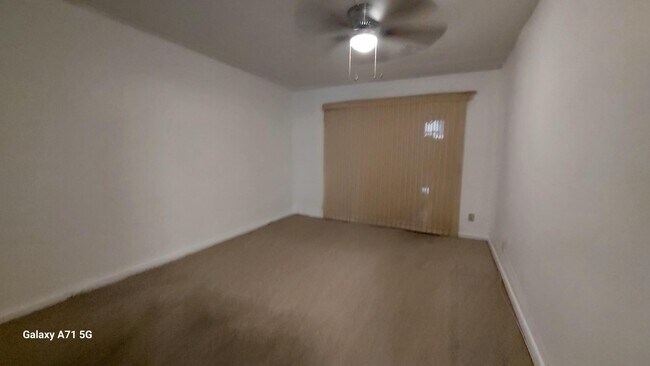 Building Photo - 3076 Cornwall D