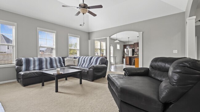 Building Photo - Towne Pointe