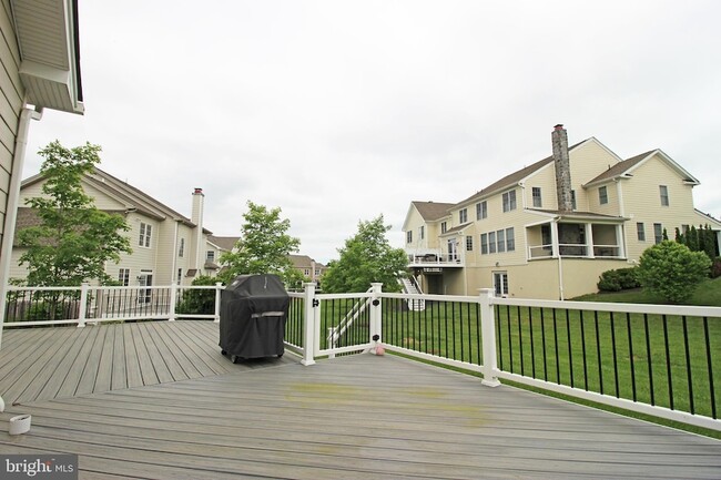 Building Photo - 405 Park Hill Ln