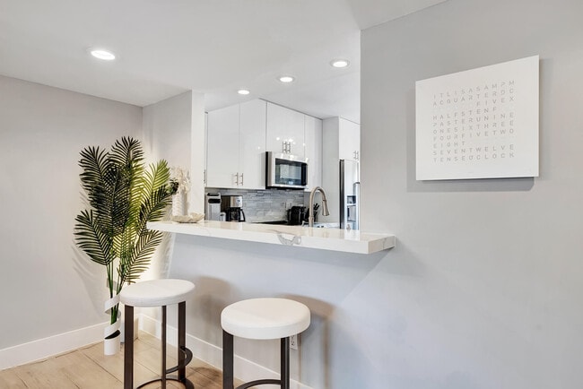 Building Photo - 210 Captains Walk