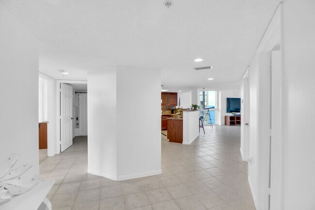 Building Photo - 3880 N Hwy A1A