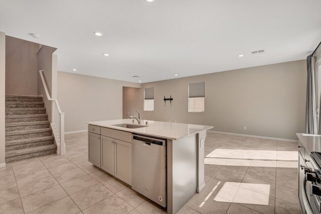 Building Photo - Gorgeous 4 Bedroom, 2 Story Home in SW/Mou...