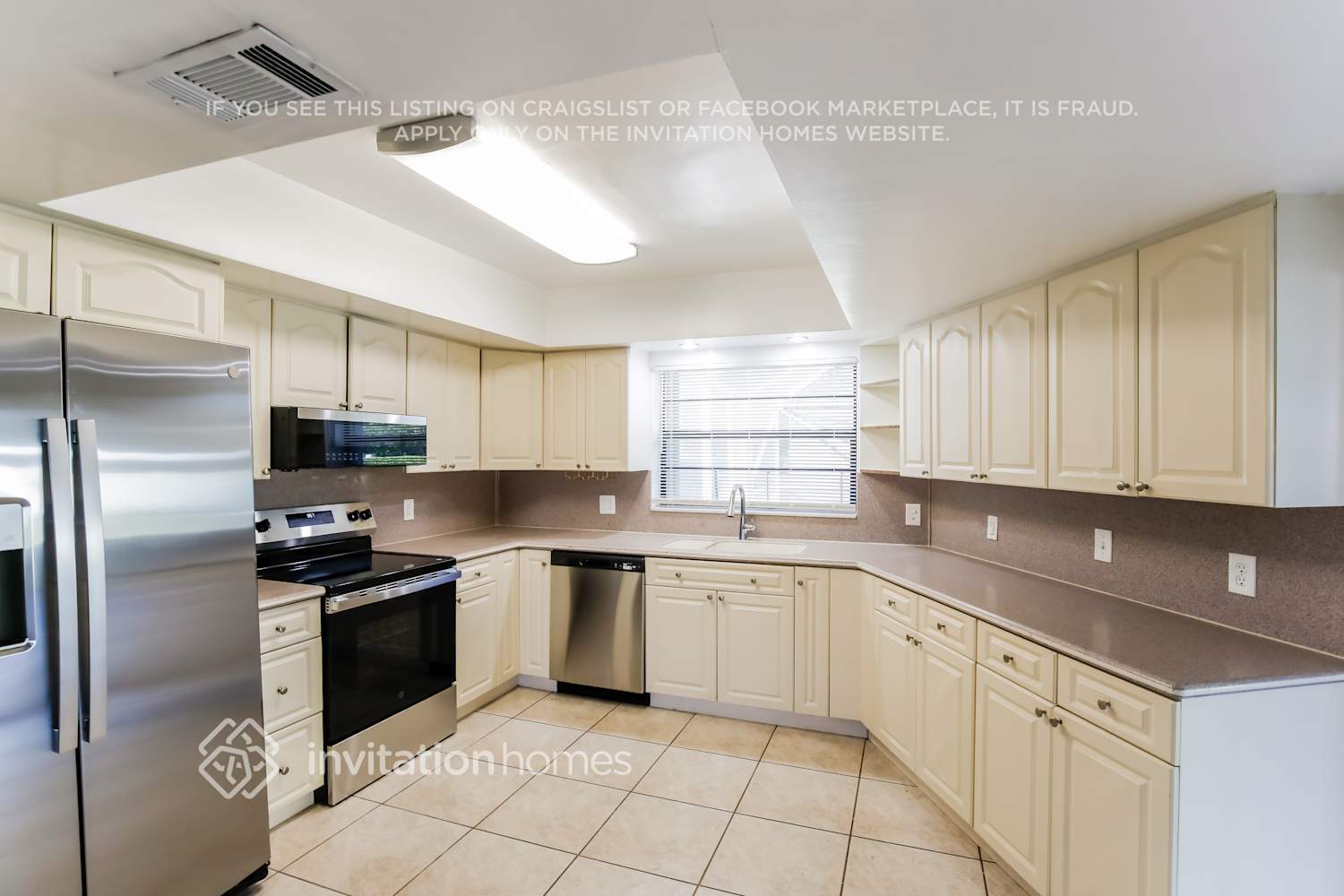 Building Photo - 4030 NW 103rd Dr