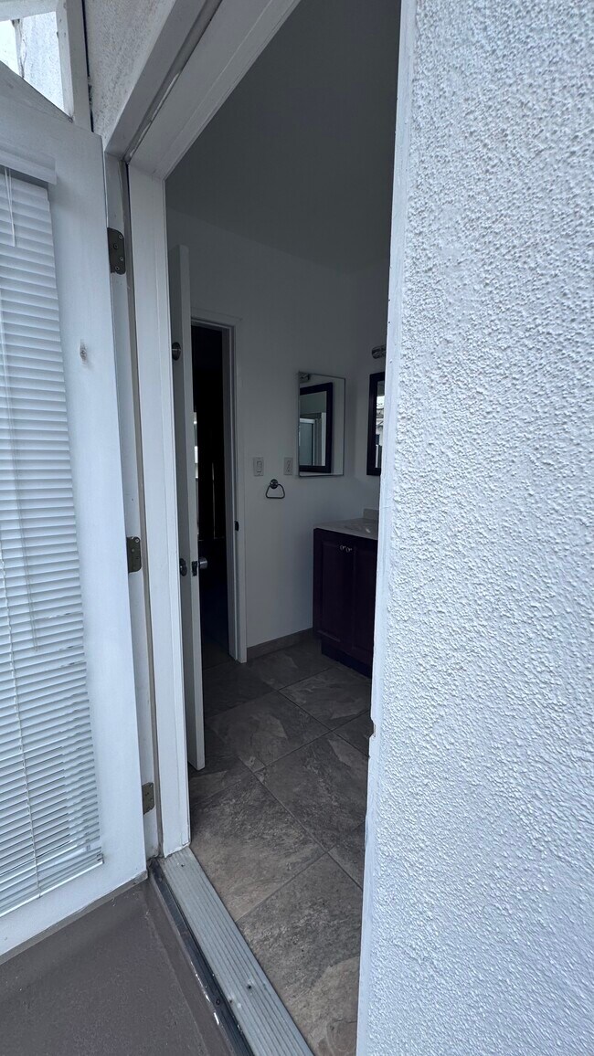 Patio door to Ensuite bathroom - 11983 Walnut Ln