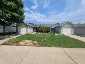Building Photo - 2712/2714 Plaza Ln