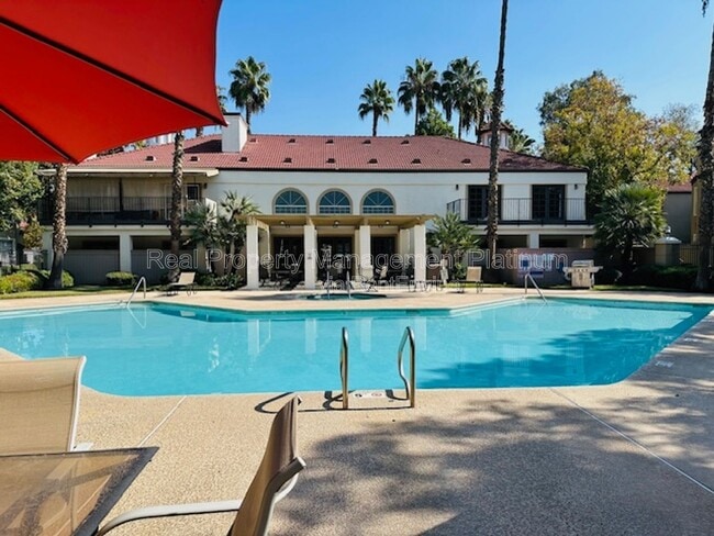 Building Photo - 8153 N Cedar Ave