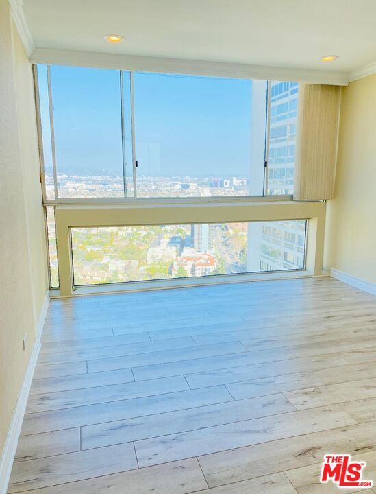 Building Photo - 2220 Ave of the Stars
