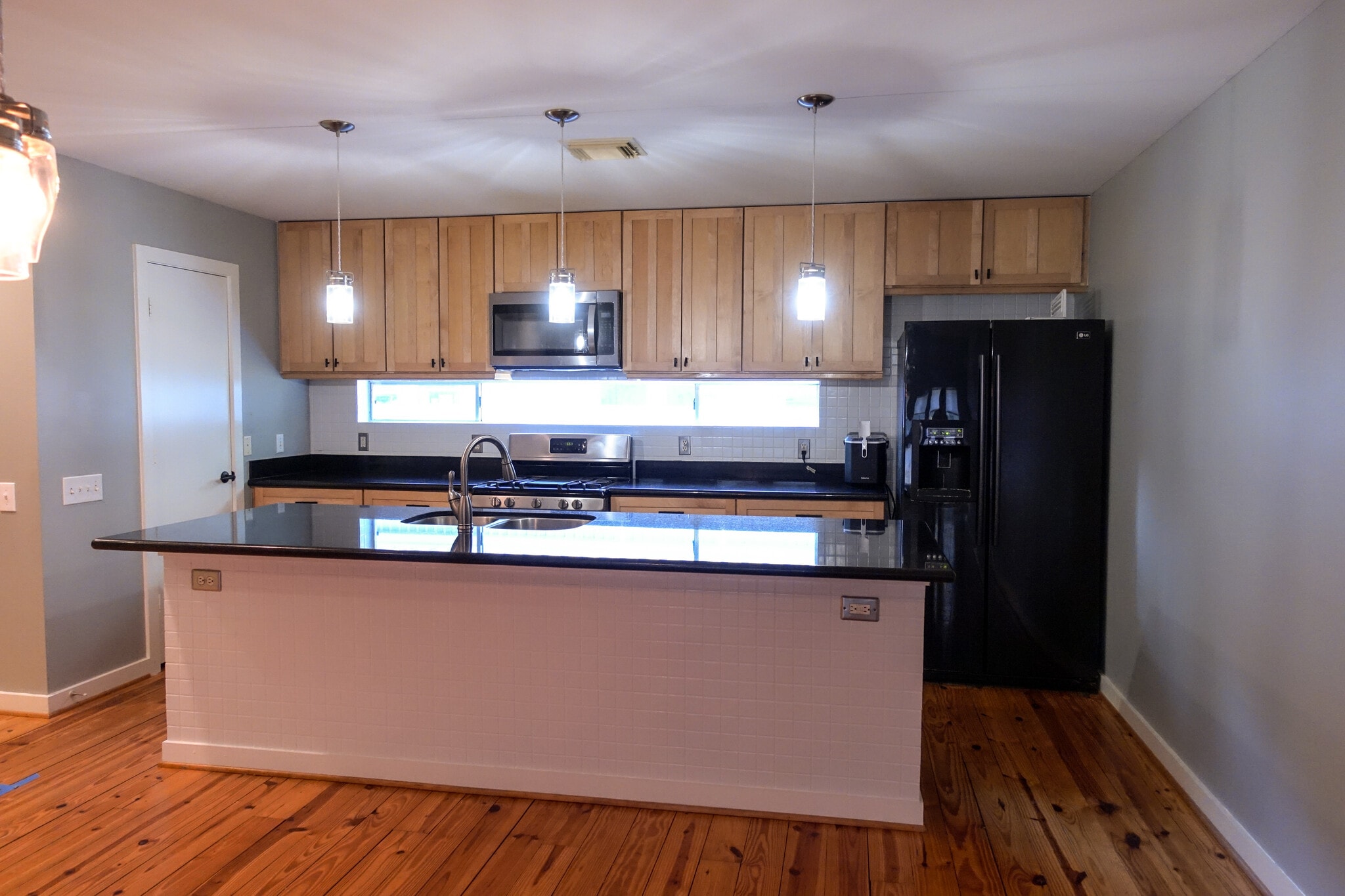 Large pantry and wood cabinetry - 918 Ruthven St