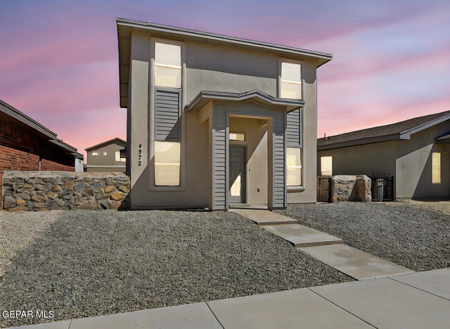 Primary Photo - 4572 Mark Avizo