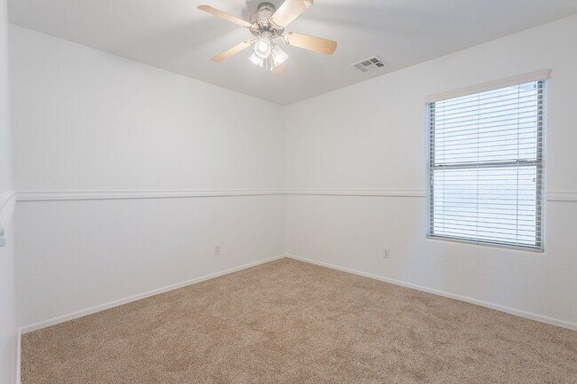 Building Photo - 4500 E Del Rio St
