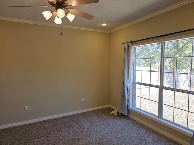 Building Photo - 132 Middlefield Dr