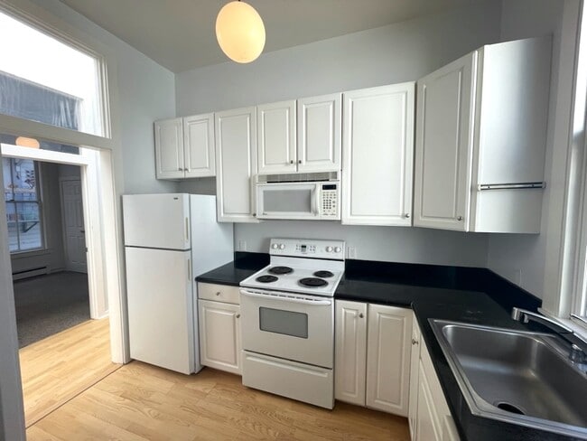 Building Photo - 1107 Oak St